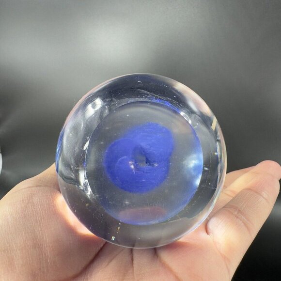 Round Art Glass Paperweight Figure Clear With Cobalt Blue Spiral Swirl Center - Picture 10 of 11